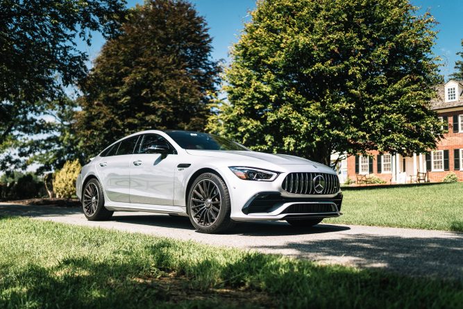 srebrny mercedes amg gt