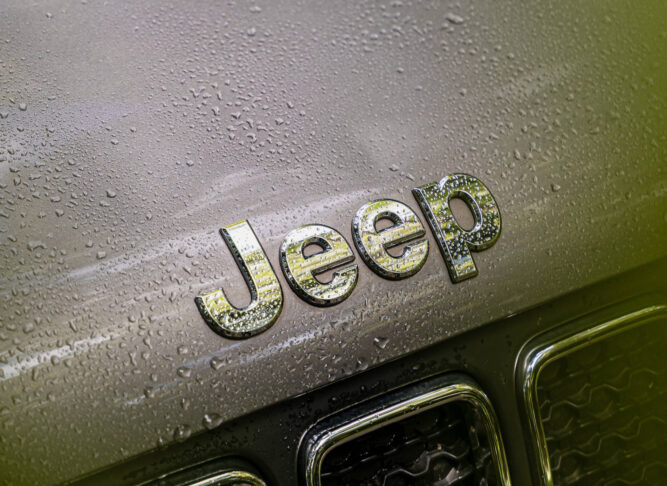 jeep maska samochodu