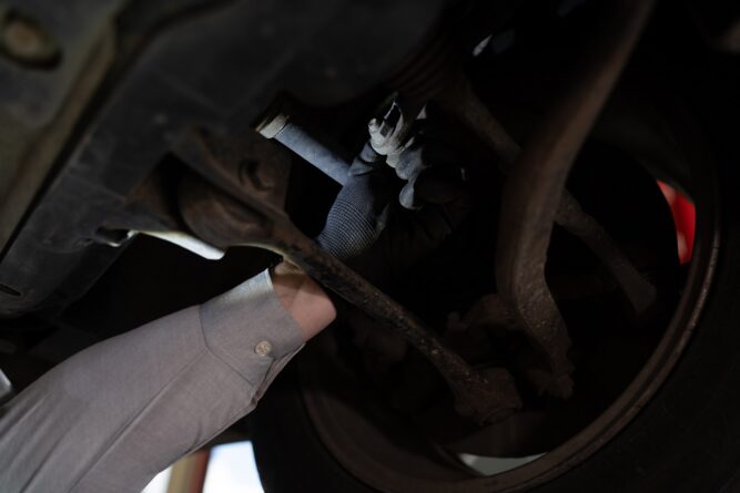 Nadsterowność i podsterowność – co to znaczy?